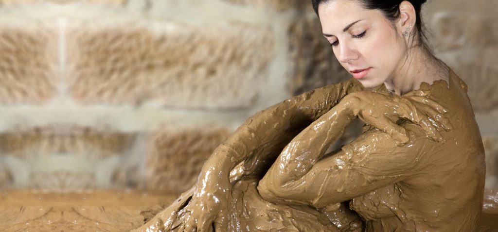 10-Interesting-Benefits-Of-Mud-Bath1