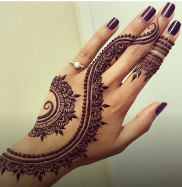 henna-arch-with-leaves