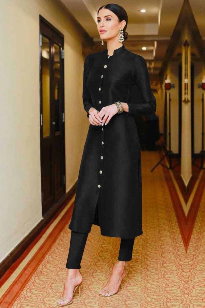HOW TO STYLE A BLACK KURTI WITH CIGARETTE PANTS