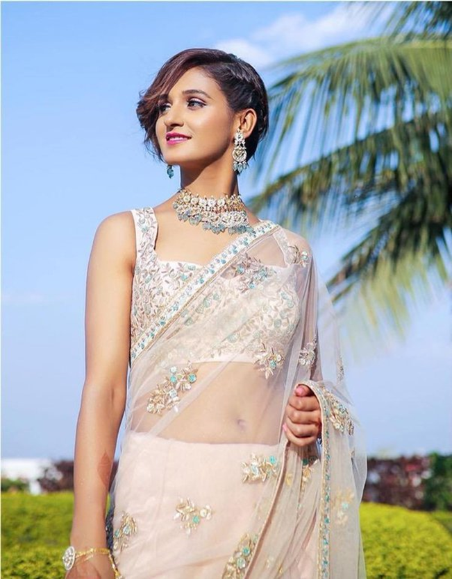 short hair styles for saree