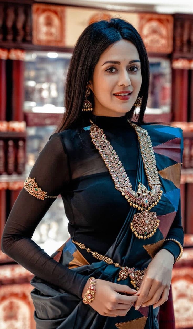how to style saree with jewellery
