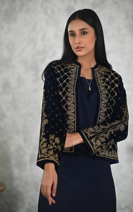 HOW TO STYLE KURTI IN WINTER
	Style Your Kurti With Short Velvet Jacket 