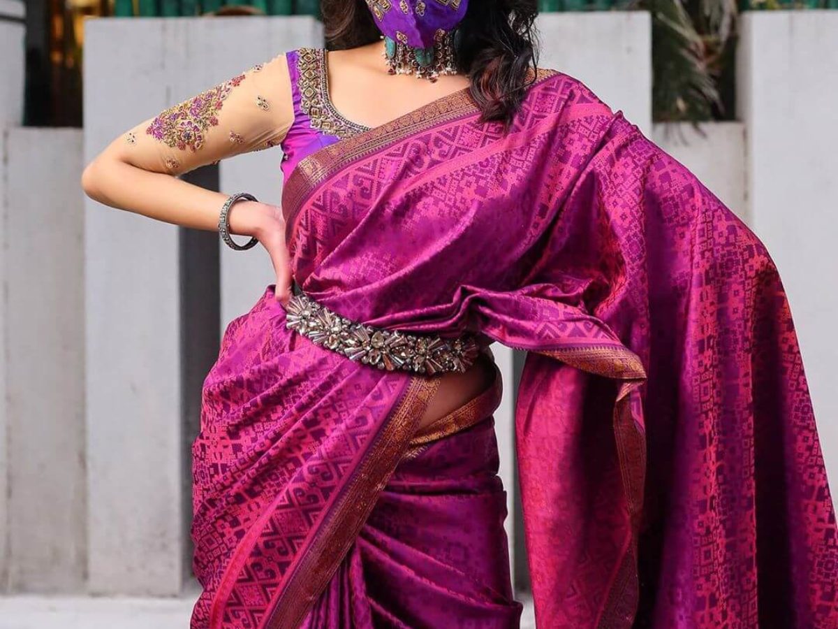 Saree With Belt Style: A Modern Twist To The Traditional Attire! - Baggout